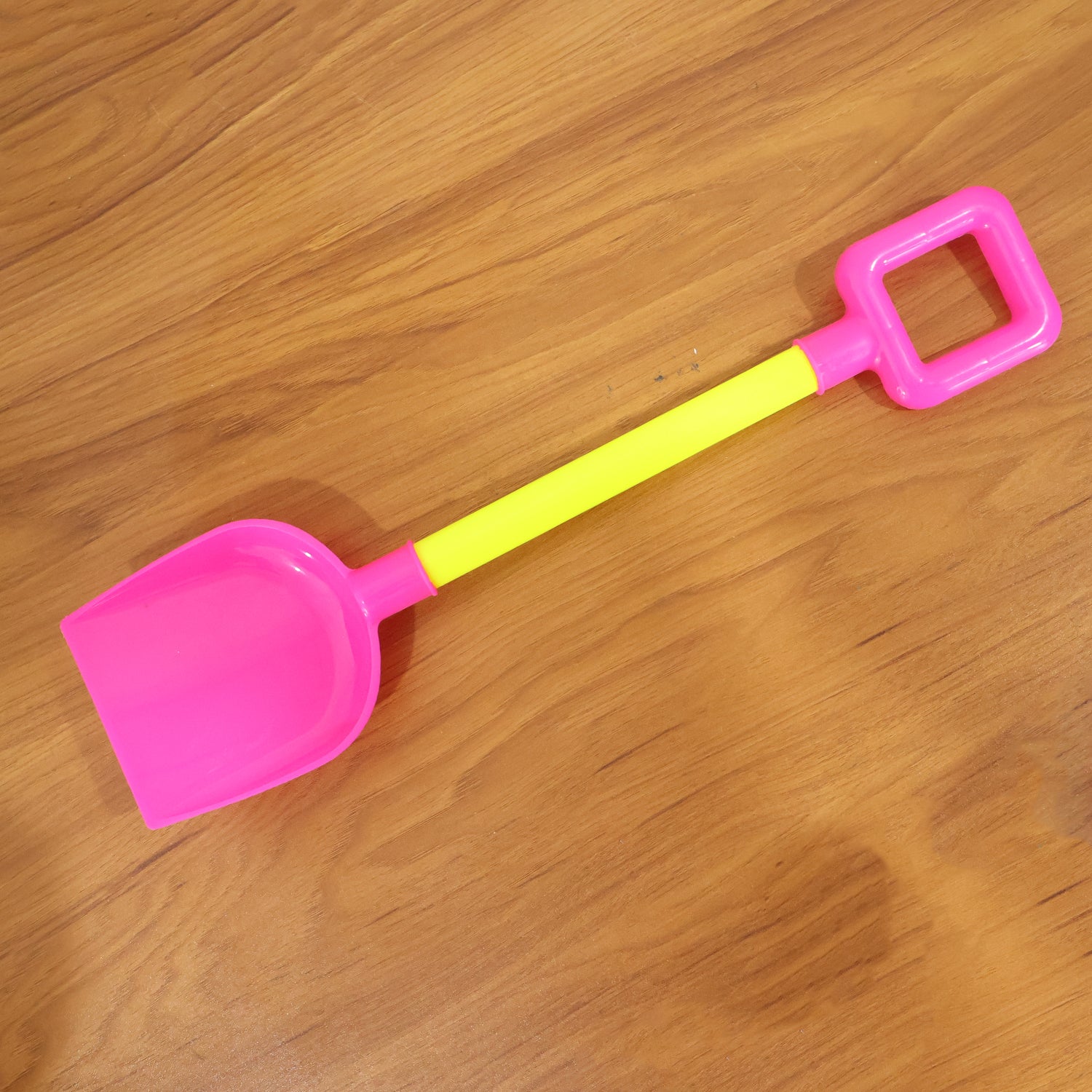 Kids beach sand shovel toy by Wukusy, colorful plastic scoop for children to play and dig in the sand.