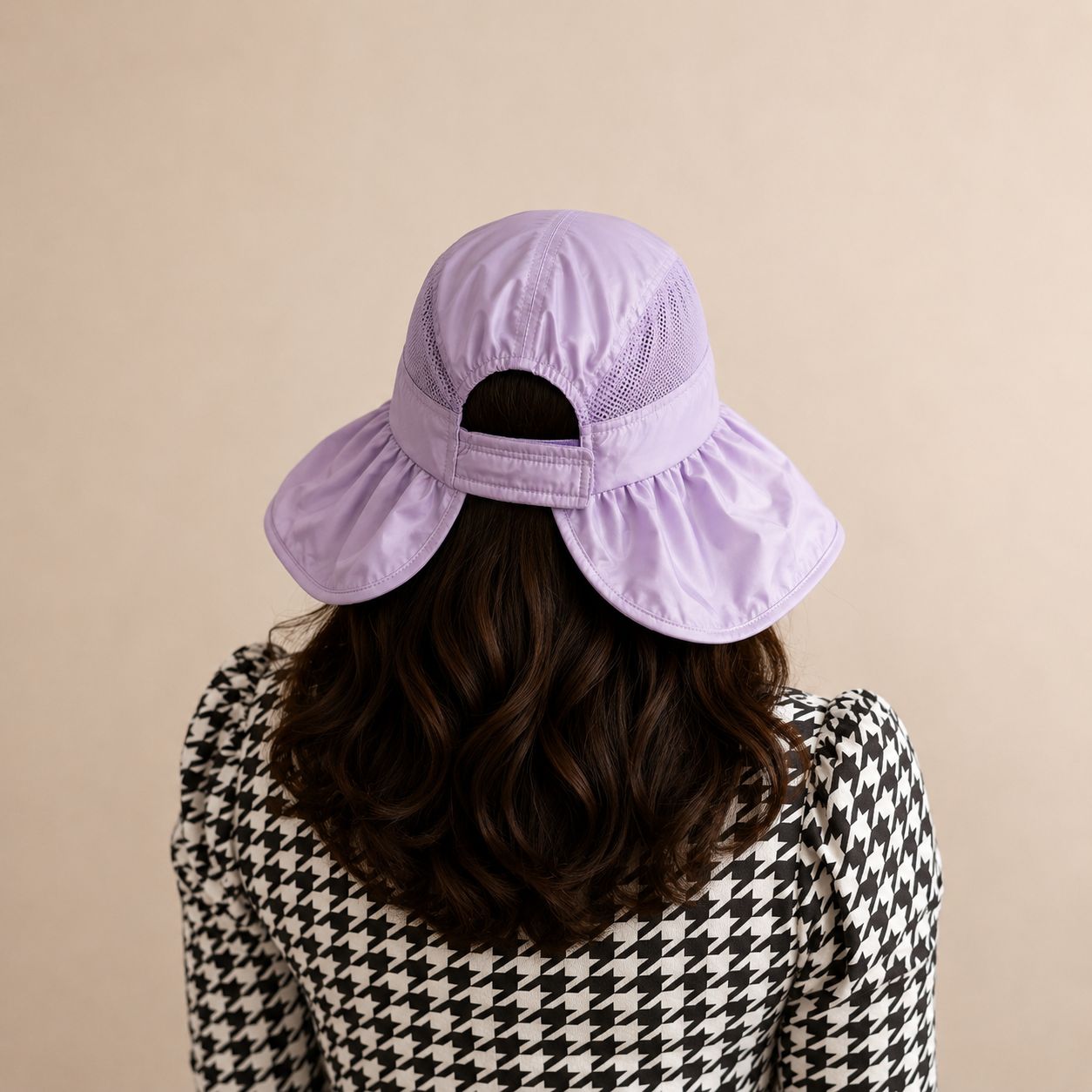 Wukusy women's wide brim sun protection hat with open top and mesh design in a random color, perfect for outdoor shade.