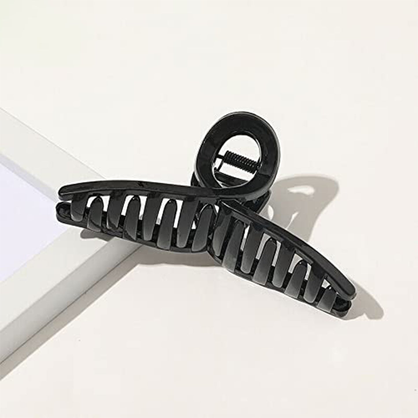 Wukusy plastic hair claw clip in mixed colors and designs, strong and durable for securing hair styles.