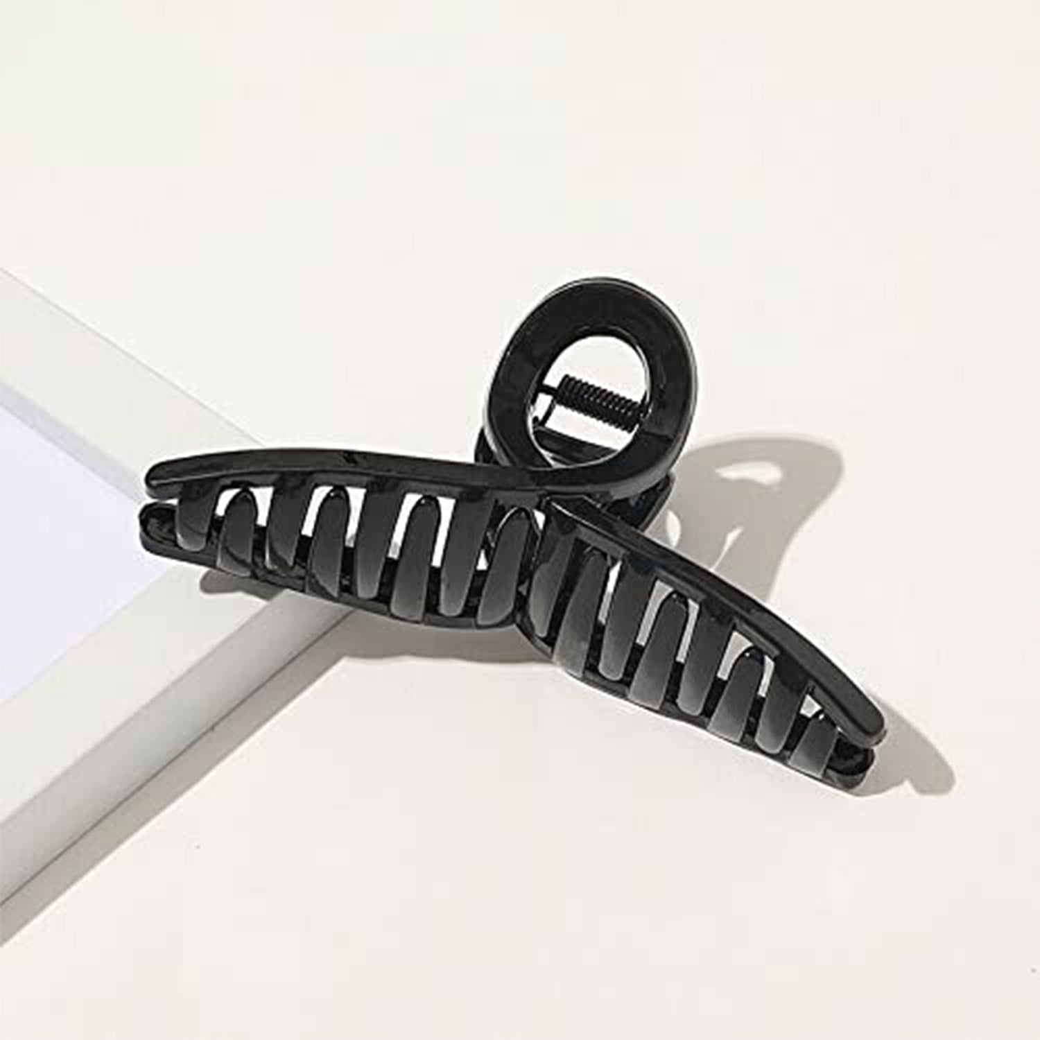 Wukusy plastic hair claw clip in mixed colors and designs, strong and durable for securing hair styles.