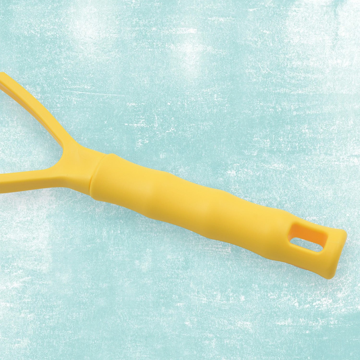 Wukusy 5493 kitchen food masher with comfortable grip, heavy-duty potato and vegetable masher for fruits and beans in a home kitchen