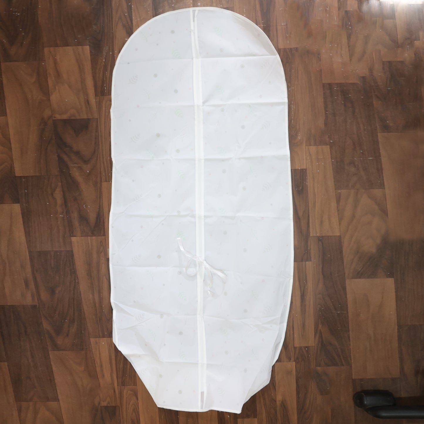 Wukusy premium non-woven garment storage cover in 70x140 cm protecting clothes in a home closet.