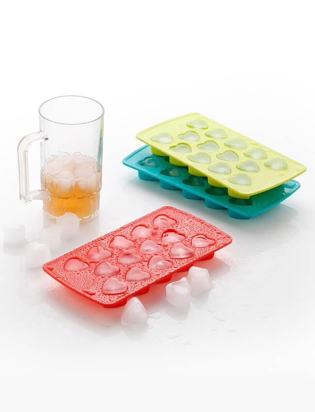 Heart-shaped ice cube tray by Wukusy with multiple cavities for creating romantic ice cubes for drinks.