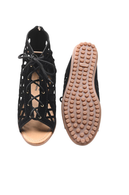 Black women's sandal from Drpshippr's men's collection, featuring open toes and comfortable straps.