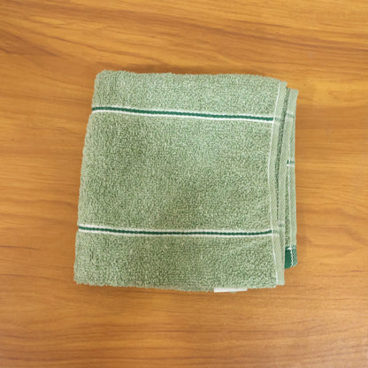 Wukusy soft cotton bath towel, 76x34 cm, showing plush fabric and absorbent texture for versatile bathroom use