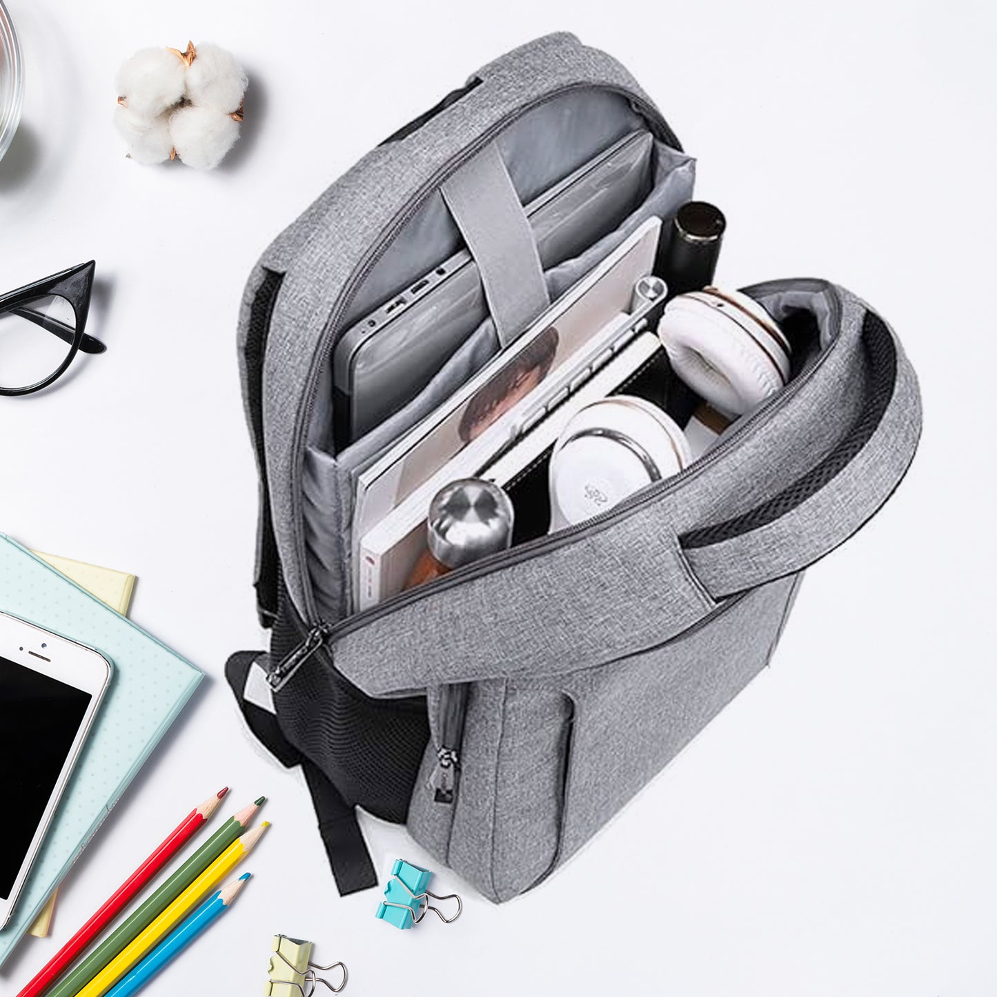 Wukusy laptop bag with adjustable shoulder strap, water-resistant, lightweight travel and office bag with storage pockets.
