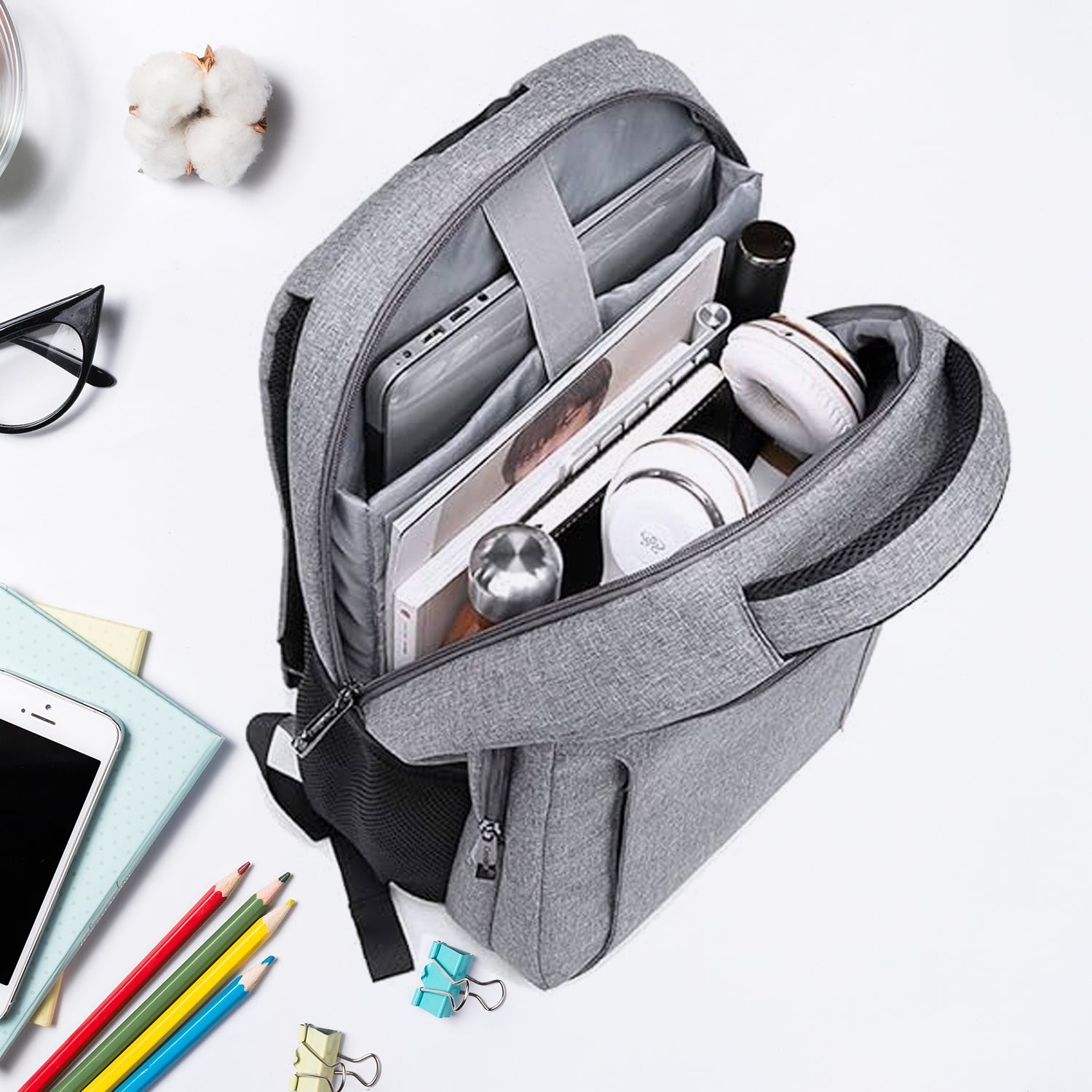 Wukusy laptop bag with adjustable shoulder strap, water-resistant, lightweight travel and office bag with storage pockets.