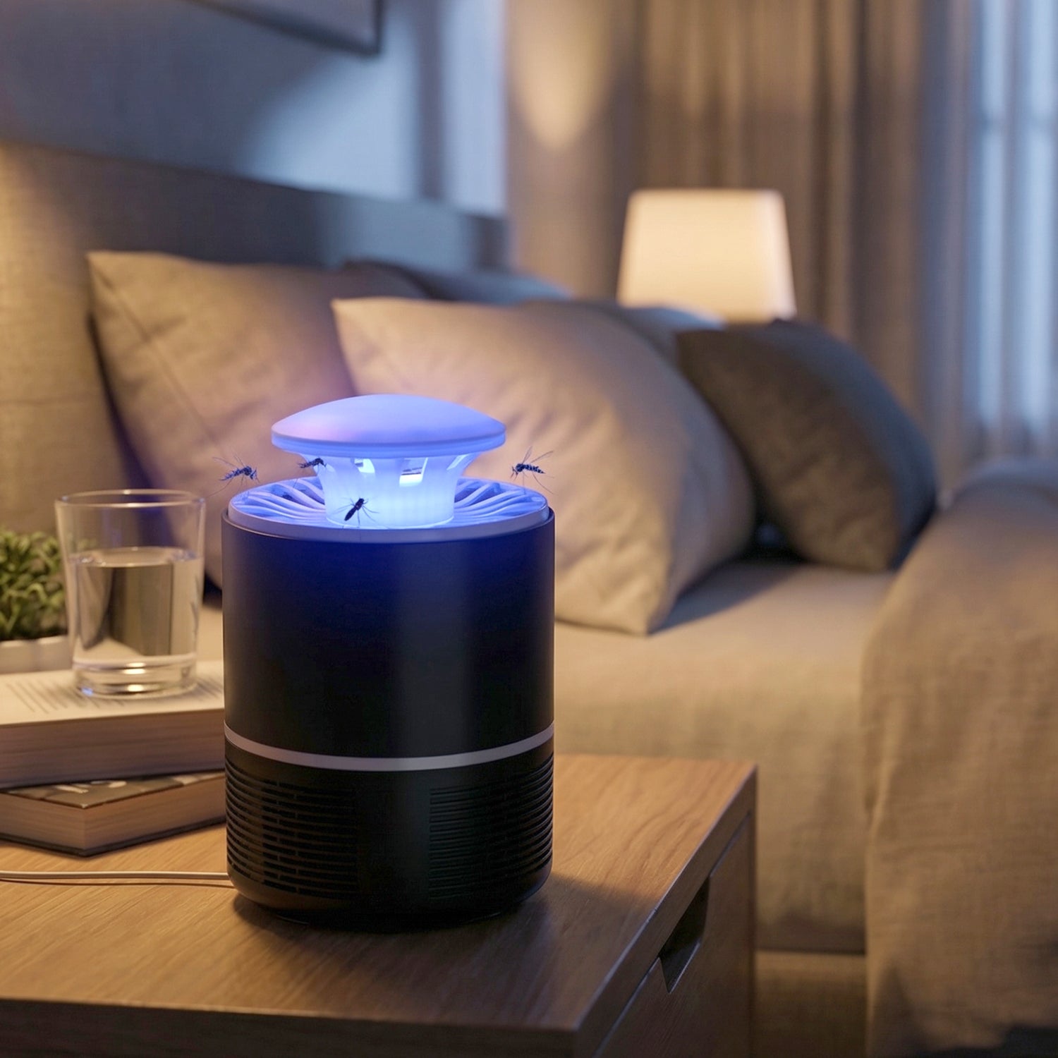 Wukusy USB-powered UV mosquito killer lamp emitting ultraviolet light to attract and eliminate mosquitoes.