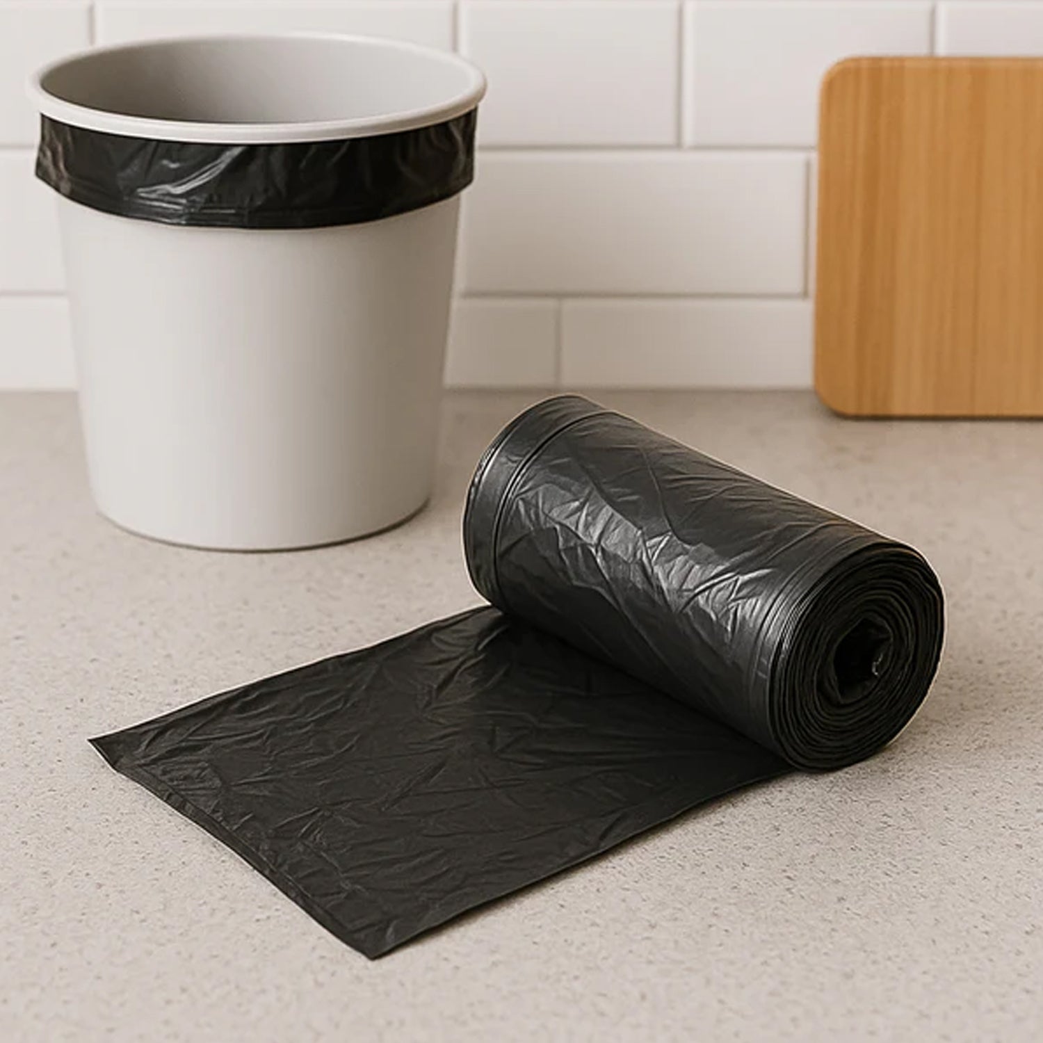 Roll of 50 heavy-duty garbage bags by Wukusy, 50x60 cm, sturdy and reliable for waste disposal.