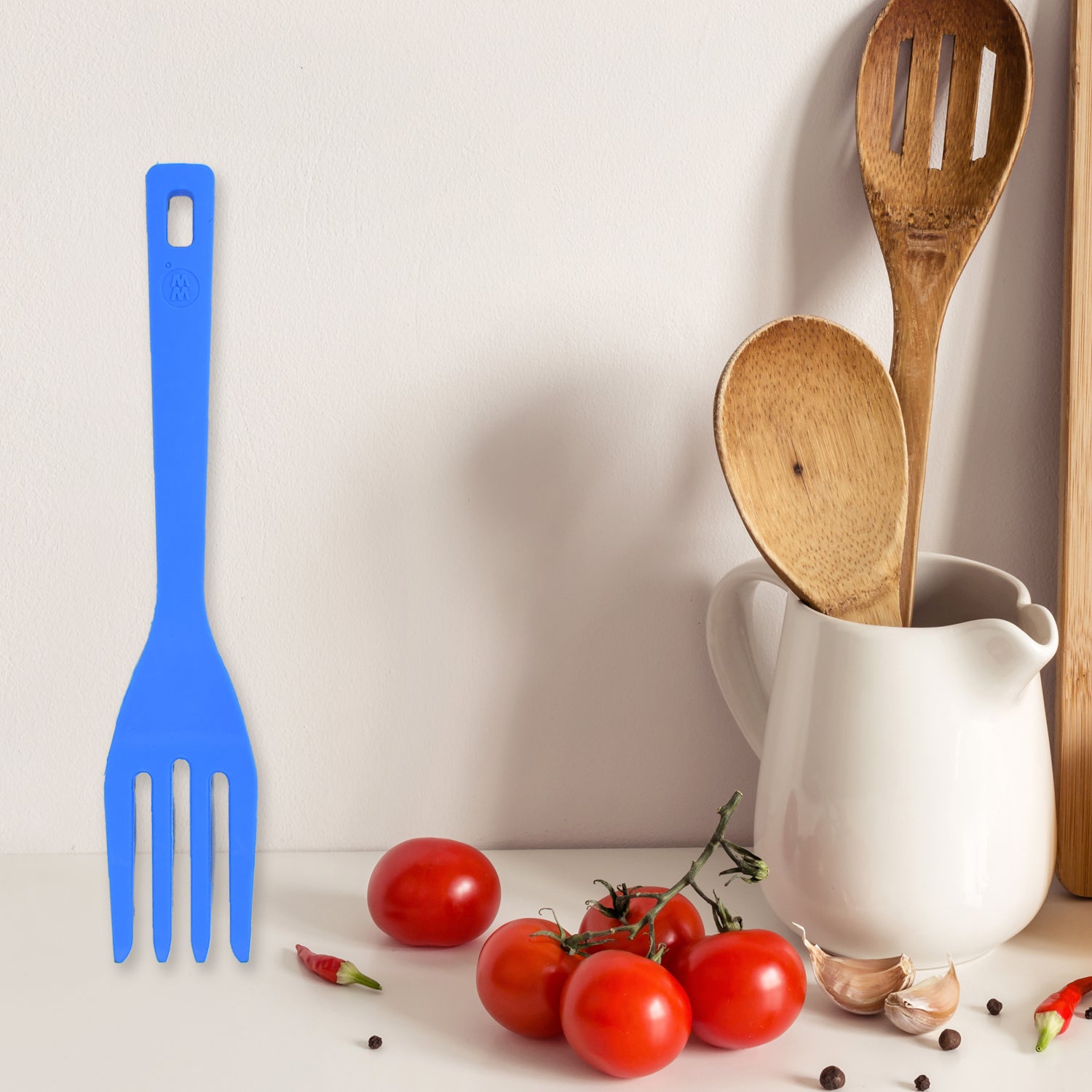 Wukusy 5380 bendable silicone handle kids' plastic fork, designed for children, with a colorful, child-friendly kitchen tool.