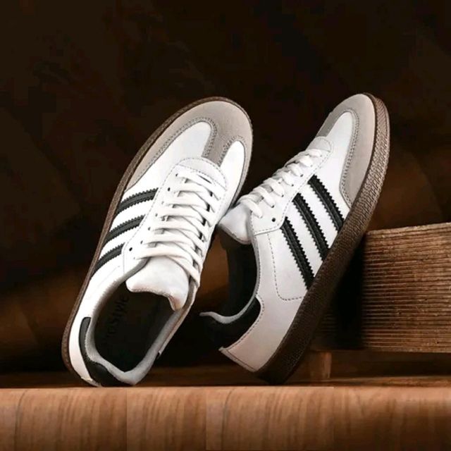 Anjrs men's casual sports shoes by 1889, comfortable running and everyday footwear for boys and men, shown from the side.