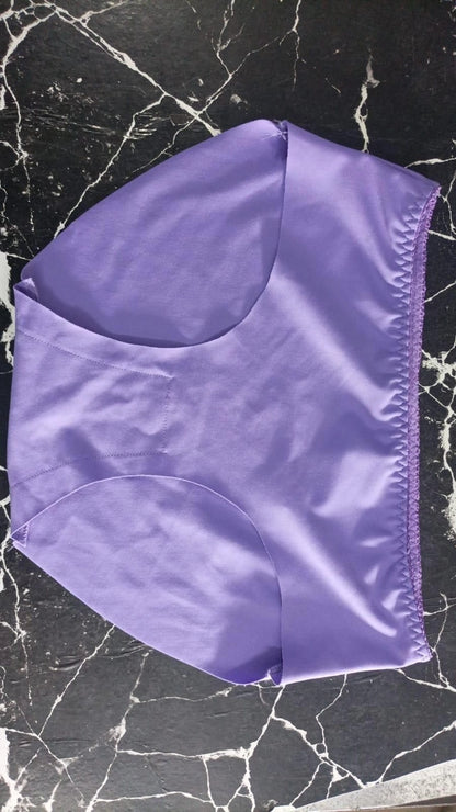 Multicolor women's seamless briefs from Dropship India, comfortable and breathable underwear pack for women, shown in the image.