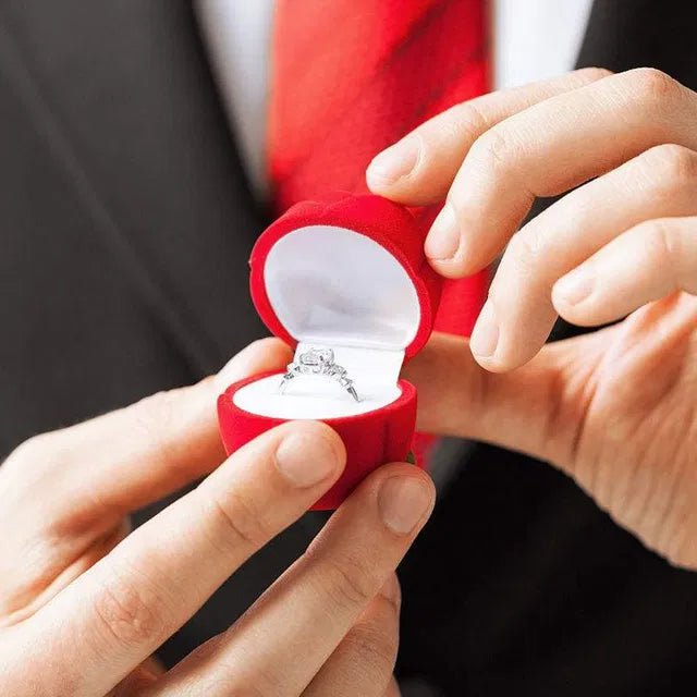 Valentine's proposal ring with velvet red rose, alloy and crystal, platinum plated, included in a ring toss set by 19333
