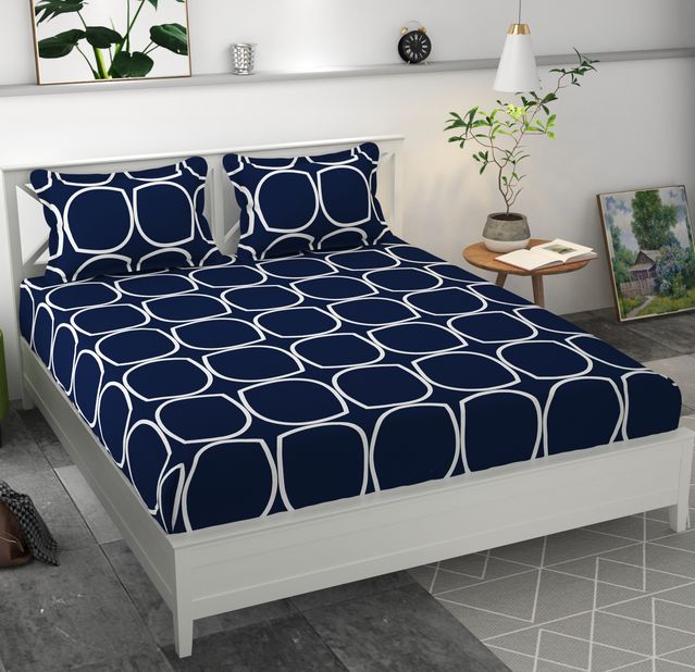 Premium microfiber fitted bedsheet with elastic edges and two pillow covers, measuring 70x76 inches, by brand 19676.