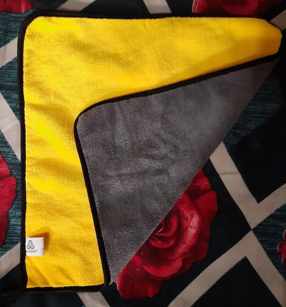 Pack of two 1238 double-sided car cloths and automotive towels for cleaning and detailing vehicles.