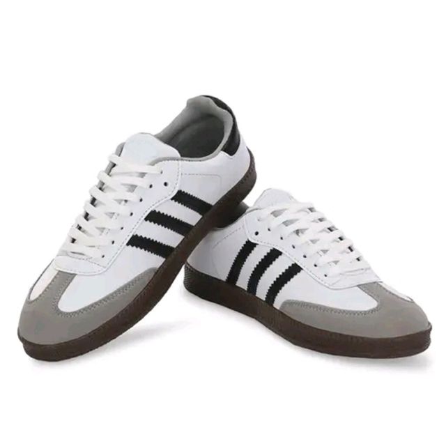 Men's casual running shoes by 1889, sporty and comfortable footwear for boys and men, featuring a stylish design and cushioned sole.