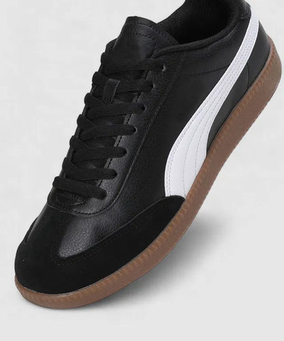 Men's casual sports shoes by 1889, comfortable running footwear for boys and men, featuring sporty design and breathable material.