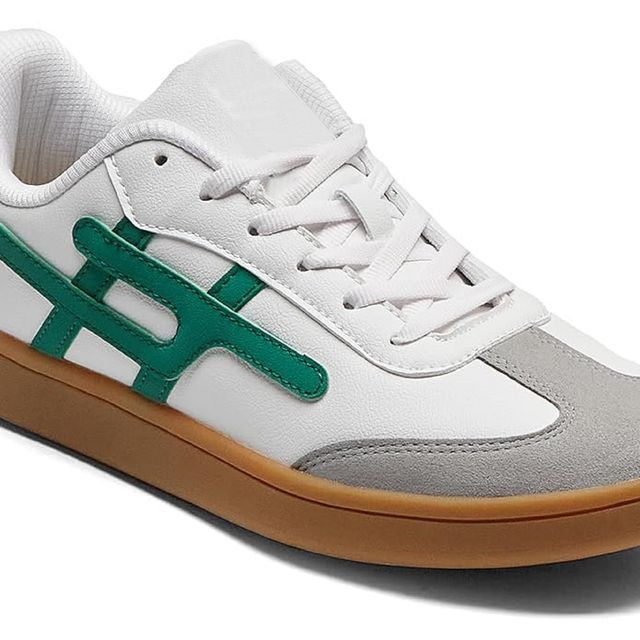 Men's casual sports shoes by 1889, featuring comfortable running style for boys and men, with a sleek, sporty design.