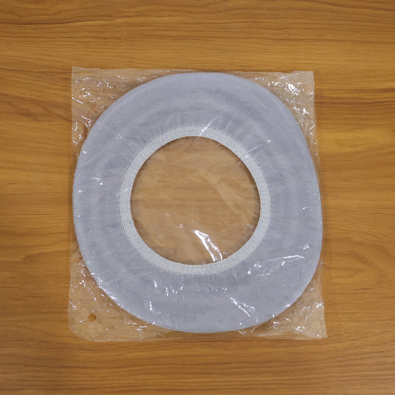 Wukusy soft fabric elastic toilet seat cover in beige, measuring 29x29 cm, fits comfortably on standard toilet seats.