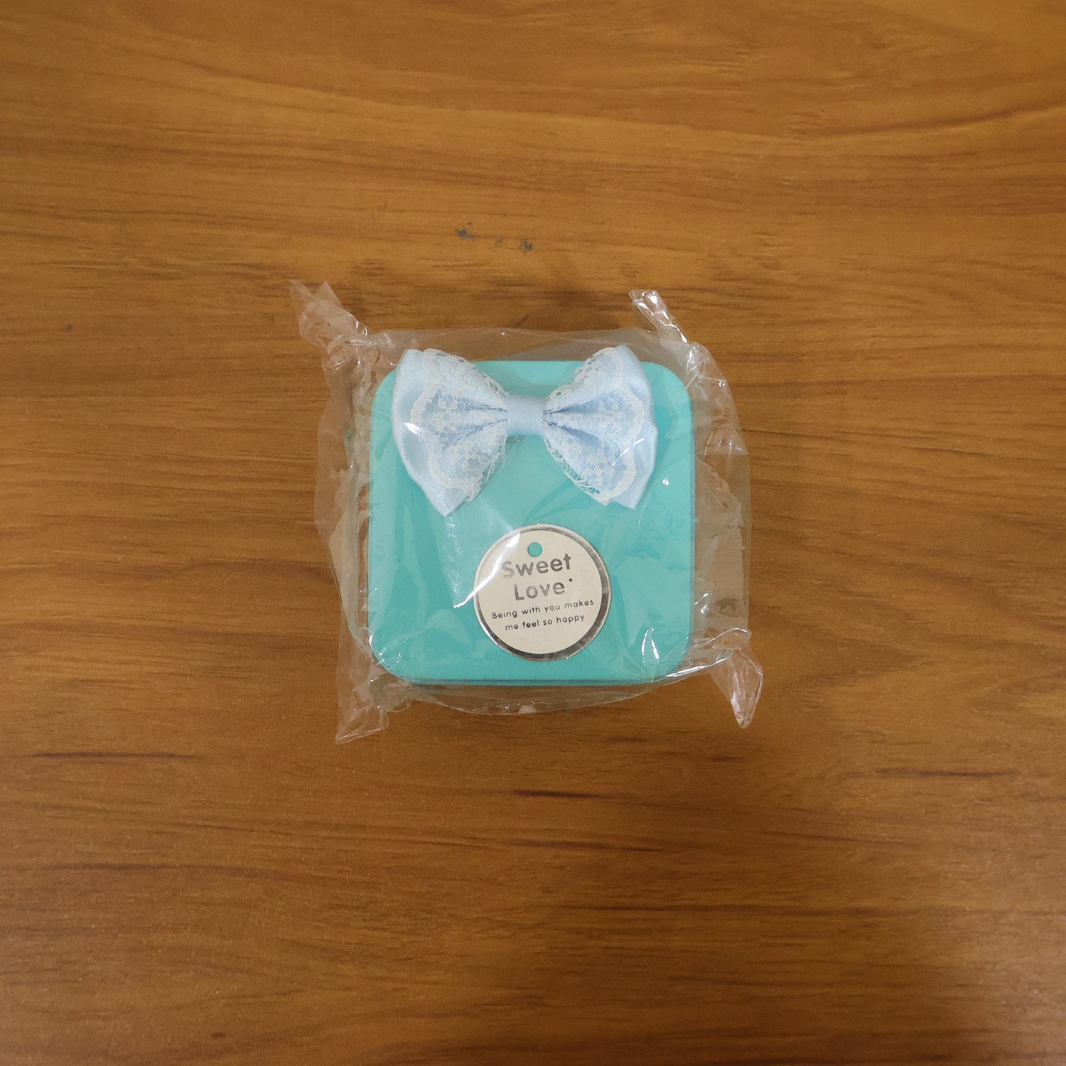 Wukusy luxury rose flower bath soap gift set with four floral-scented soaps in a decorative storage box.