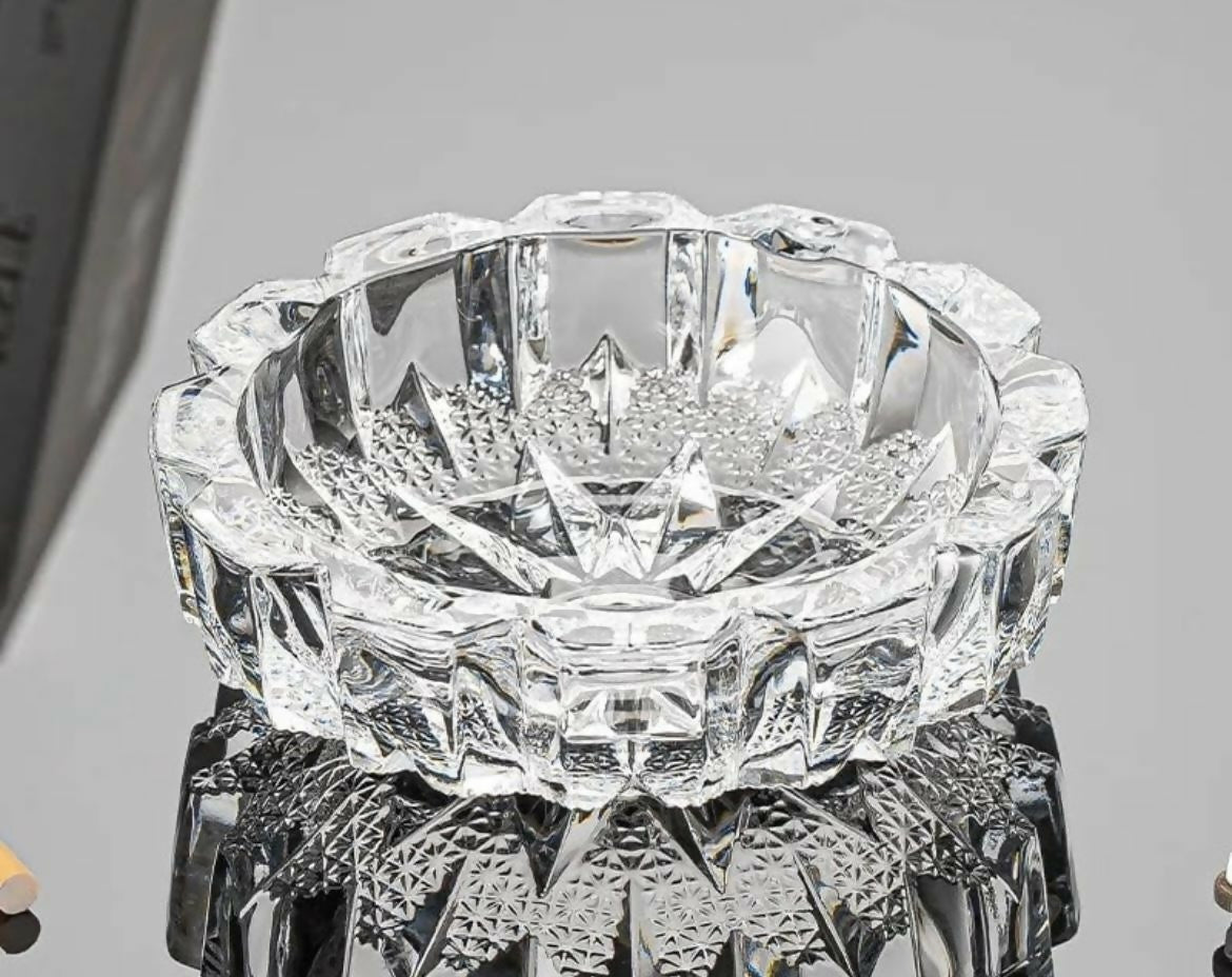 Wukusy crystal glass round ashtray with heavy-duty design and cigarette holder, featuring a clear, polished surface.