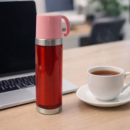 Wukusy insulated travel mug with handle and lid, 500ml capacity, stainless steel body, perfect for hot and cold beverages on the go.