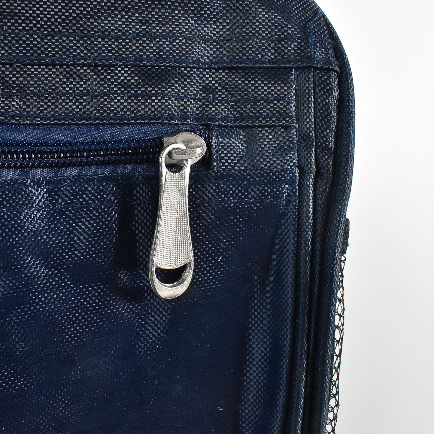 Stylish Wukusy lunch box bag for women and men, office use, featuring a convenient, portable design with a modern look.