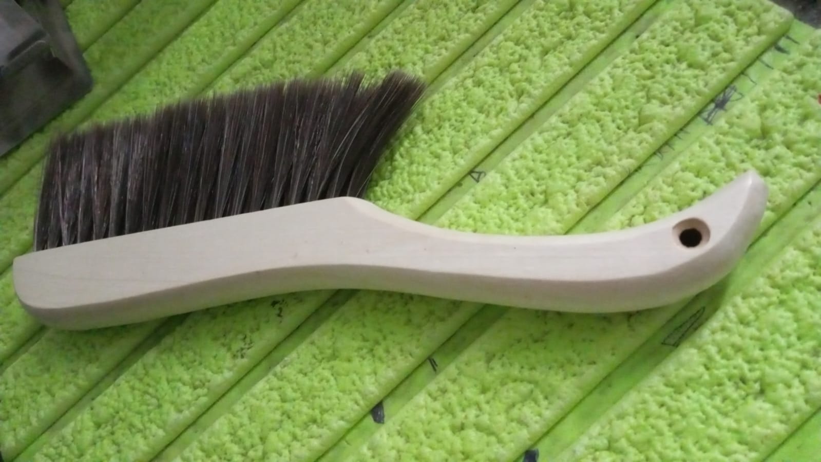 Wukusy dust cleaning brush with wooden handle and soft bristles for efficient dust removal from furniture and surfaces
