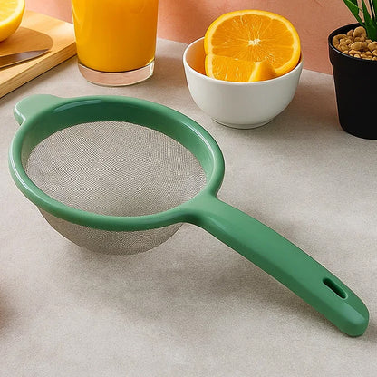 Wukusy Apex large kitchen strainer for home cooking, stainless steel mesh with handle for draining pasta and vegetables.