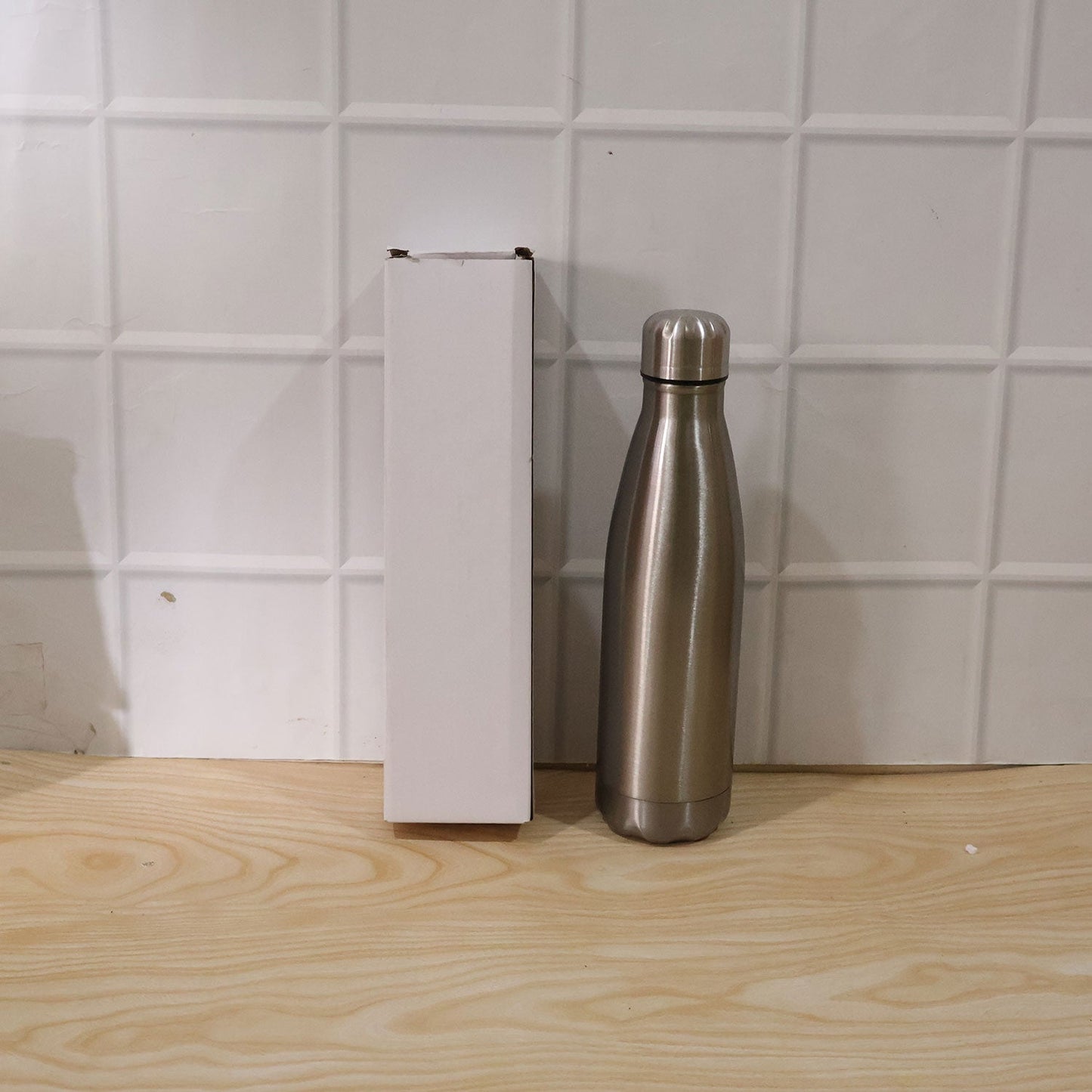 Wukusy stainless steel leak-proof water bottle, 500ml, with a sleek design for gym, school, and office use.