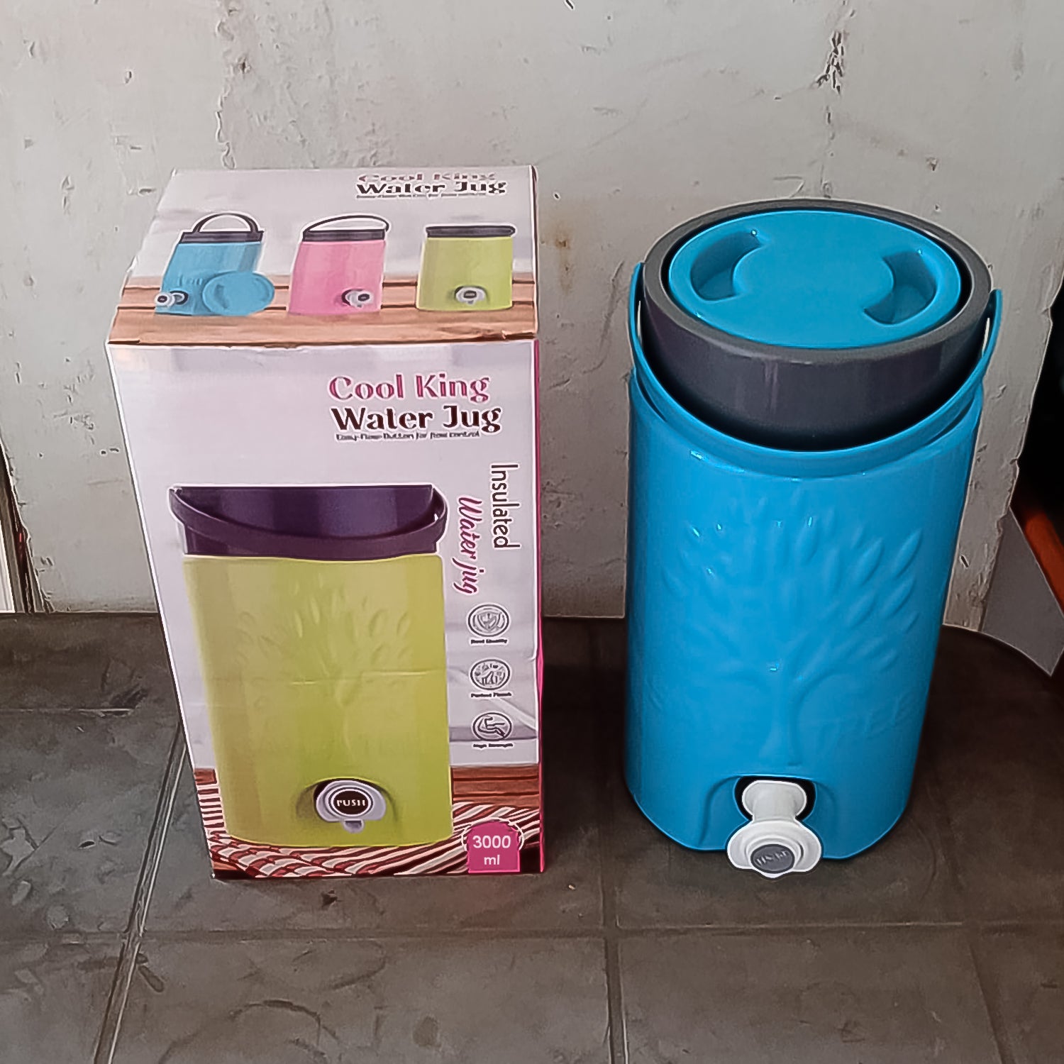 Wukusy 3000ml insulated plastic water jug with sturdy handle and tap, ideal for camping, travel, and home water storage.