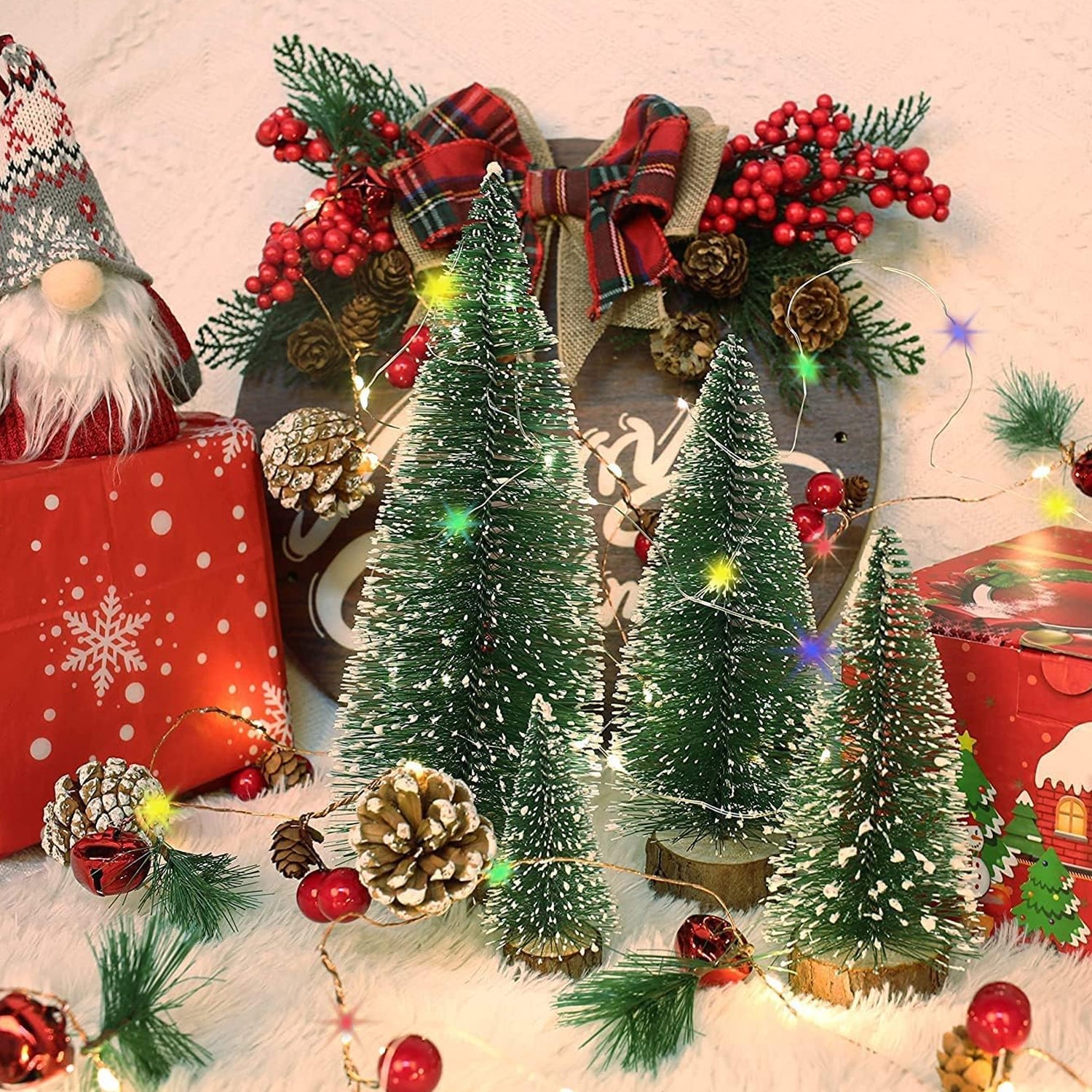 Mini artificial Christmas tree with snow effect by Wukusy, showcasing a festive tree decorated with snow accents.