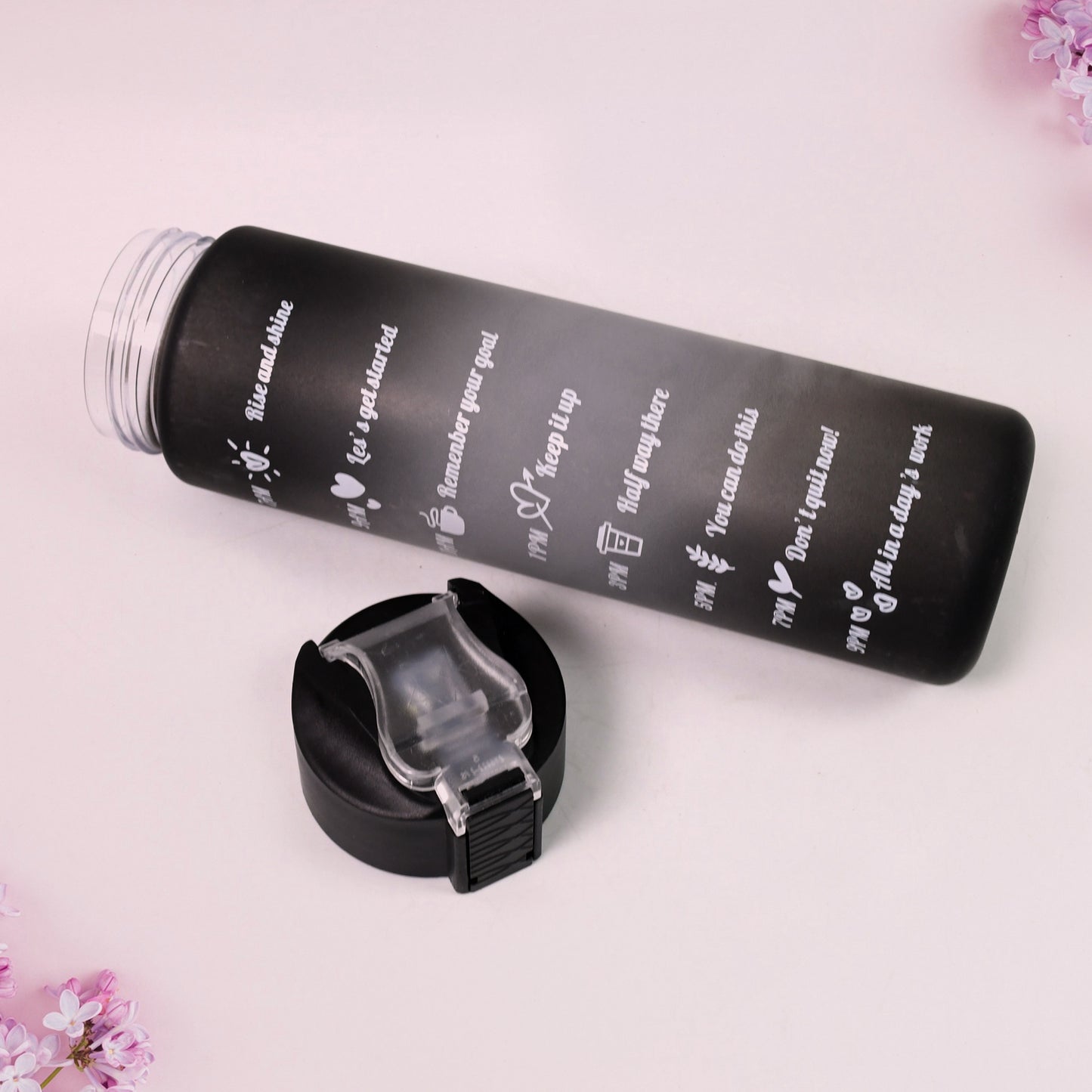 Black plastic motivational water bottle with straw, 900 ml capacity, by Wukusy, featuring a sleek design and leak-proof lid.
