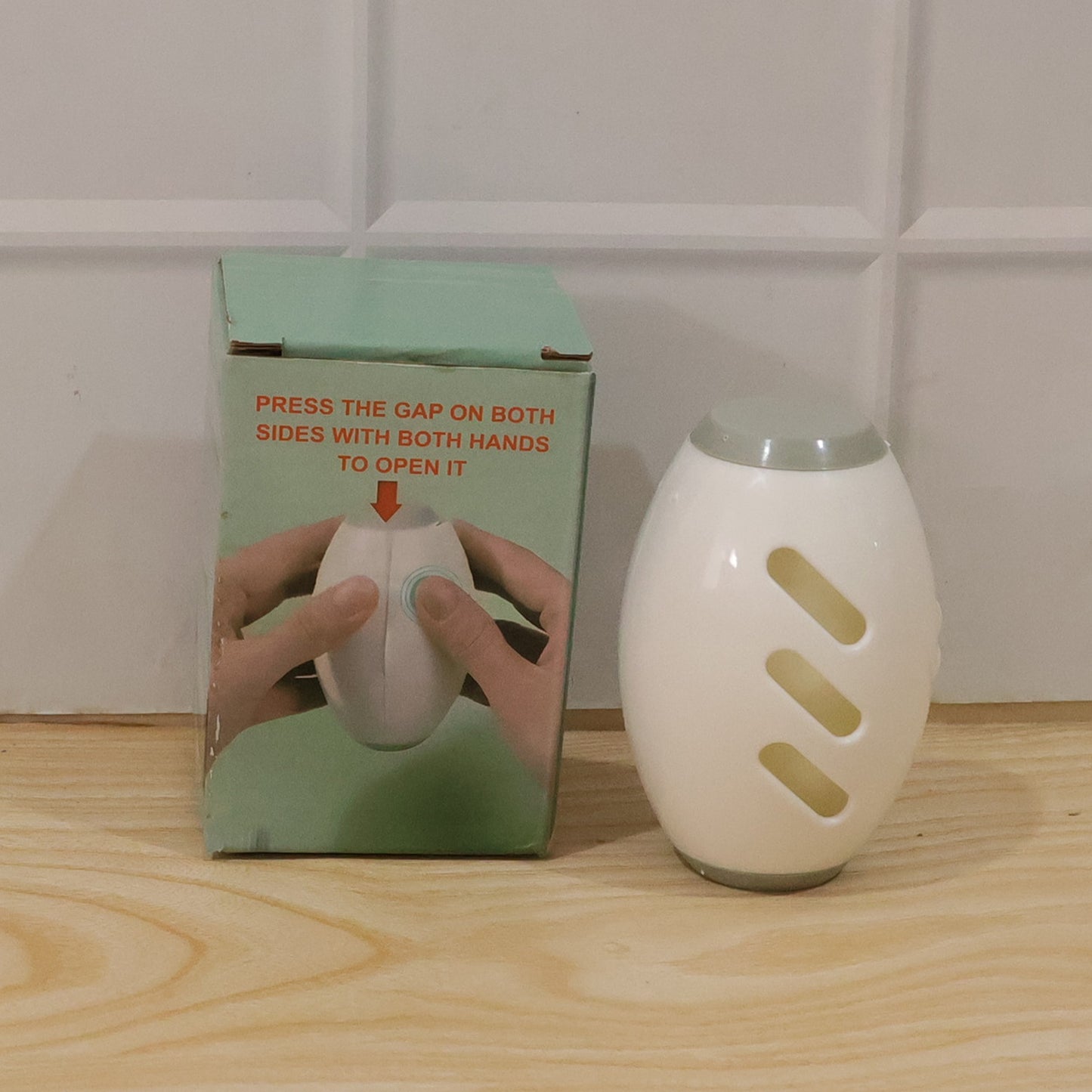 Reusable Wukusy lint roller for clothes and furniture, eco-friendly and easy to use, shown in a cleaning scene.