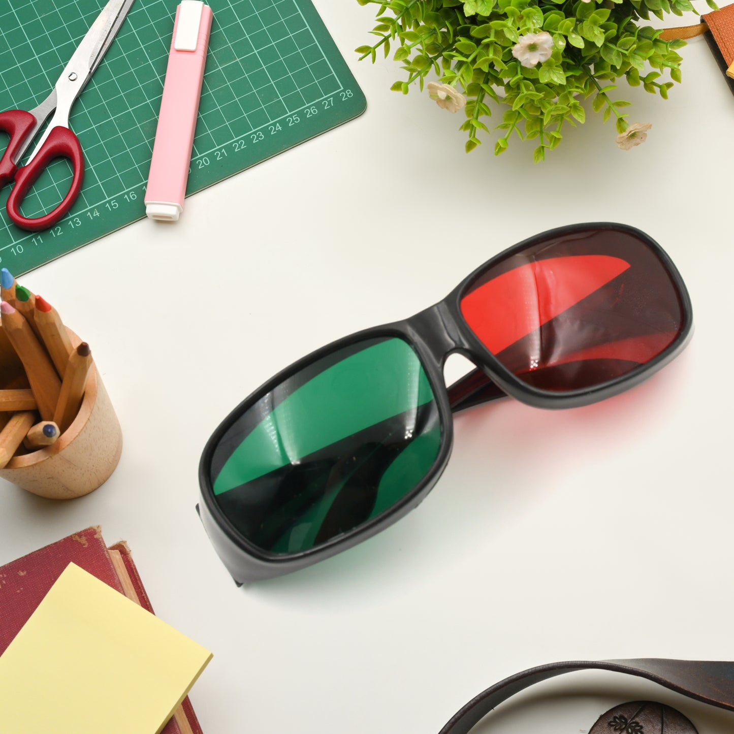 Wukusy 8774 UV protected round sunglasses with 3D classic style, lightweight design for men and women, suitable for outdoor and indoor wear.