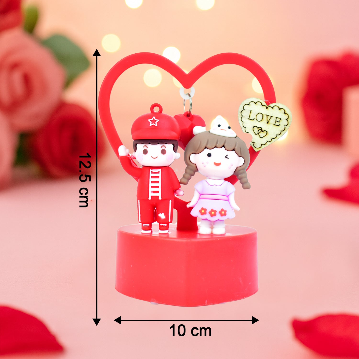 Romantic couple love showpiece with heart frame, Wukusy home decor sculpture, featuring a cute couple figure for romantic decoration.