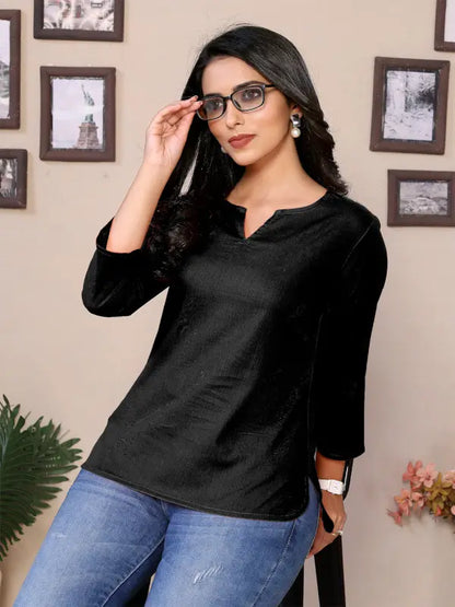 Baby pink cotton women’s tunic with round V-neck, hip length, 3/4 sleeves, from Ekom, casual and comfortable for everyday wear.