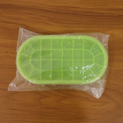 Wukusy premium oval silicone ice cube tray with lid, showing black silicone tray filled with clear ice cubes and a matching lid.