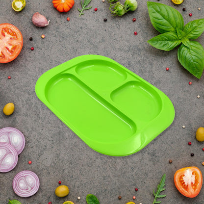 Wukusy plastic biodegradable 3-compartment square food plate with spoon, BPA-free, suitable for snacks, desserts, and outdoor use.