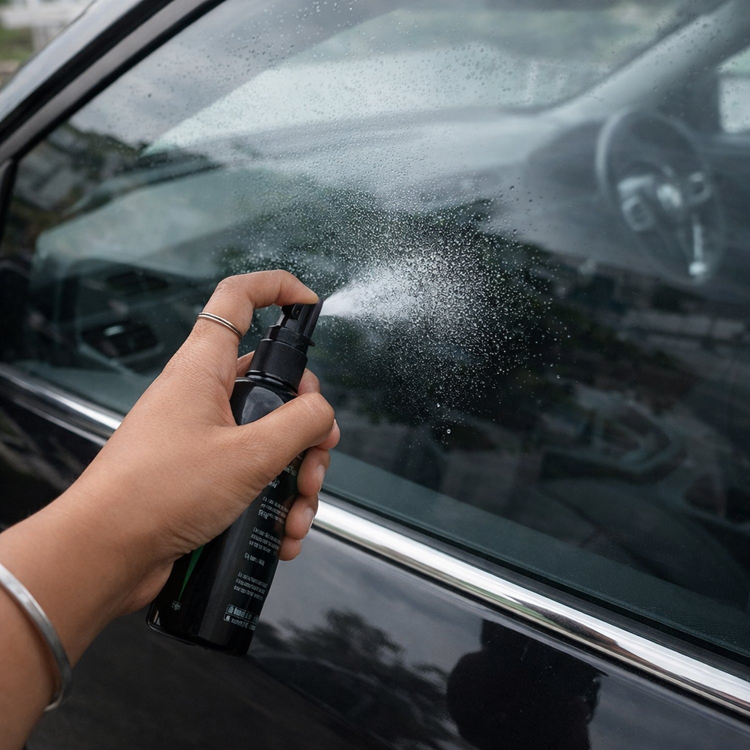 Wukusy anti-fog glass spray for cars and home, 1 pc, showing spray bottle with clear label on a white background.