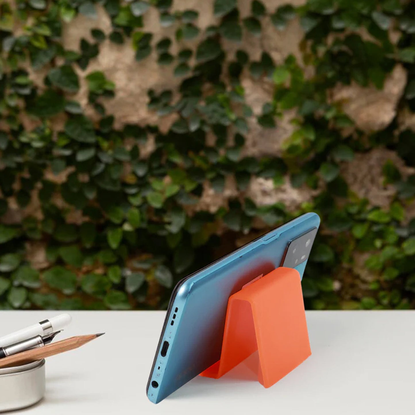 Two Wukusy durable plastic mobile phone stands with angled support in mixed colors, ideal for hands-free viewing.