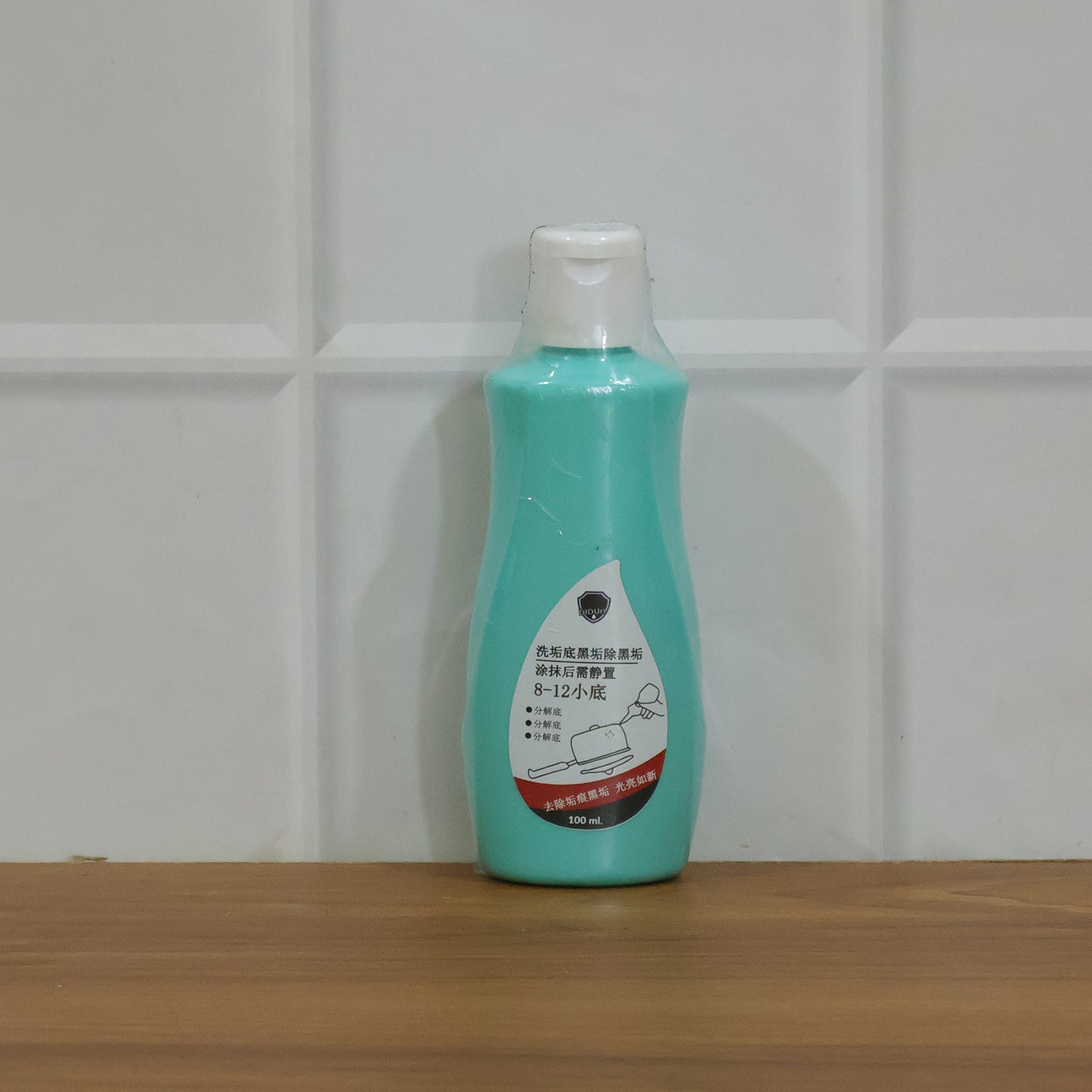 Wukusy cookware bottom cleaner liquid in a 100ml bottle, designed for removing stains and grease from cookware bottoms.