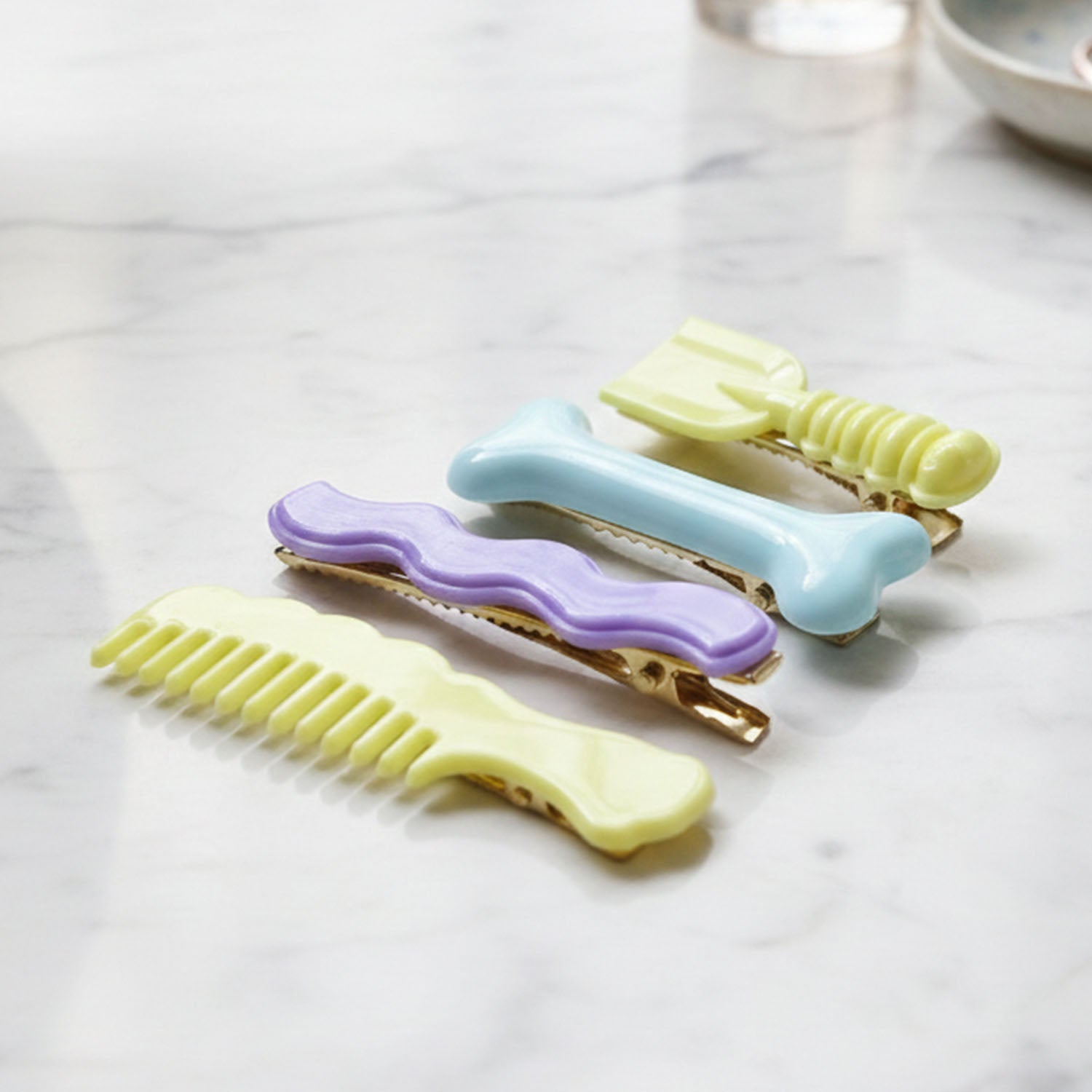 Set of four decorative alligator hair clips by Wukusy featuring cute styling pins for girls and women.