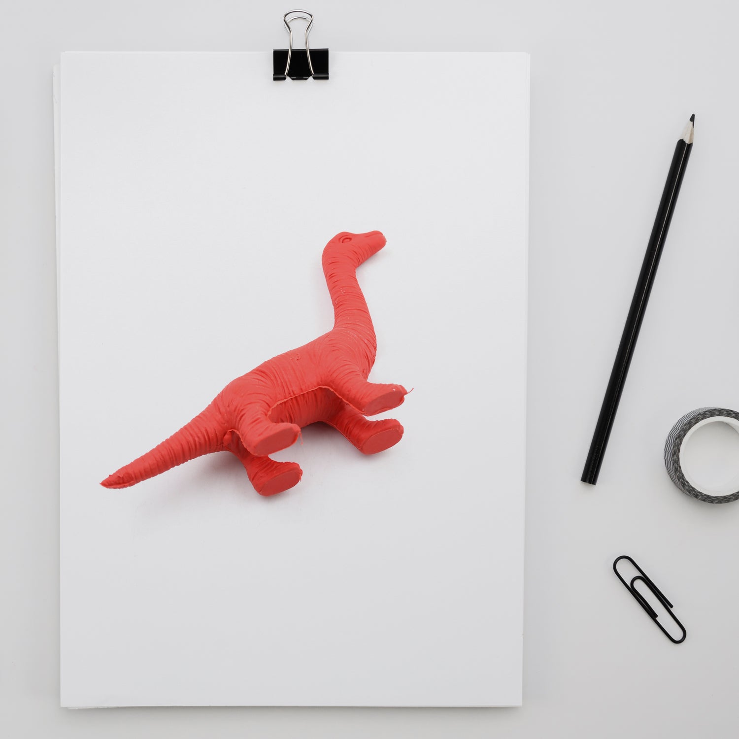 Colorful dinosaur-shaped erasers by Wukusy, fun 3D animal erasers ideal for kids, desk toys, and classroom prizes.