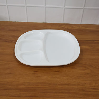 Wukusy plastic large dinner plate with four-section compartment, ideal for serving diverse food in home and kitchen settings.