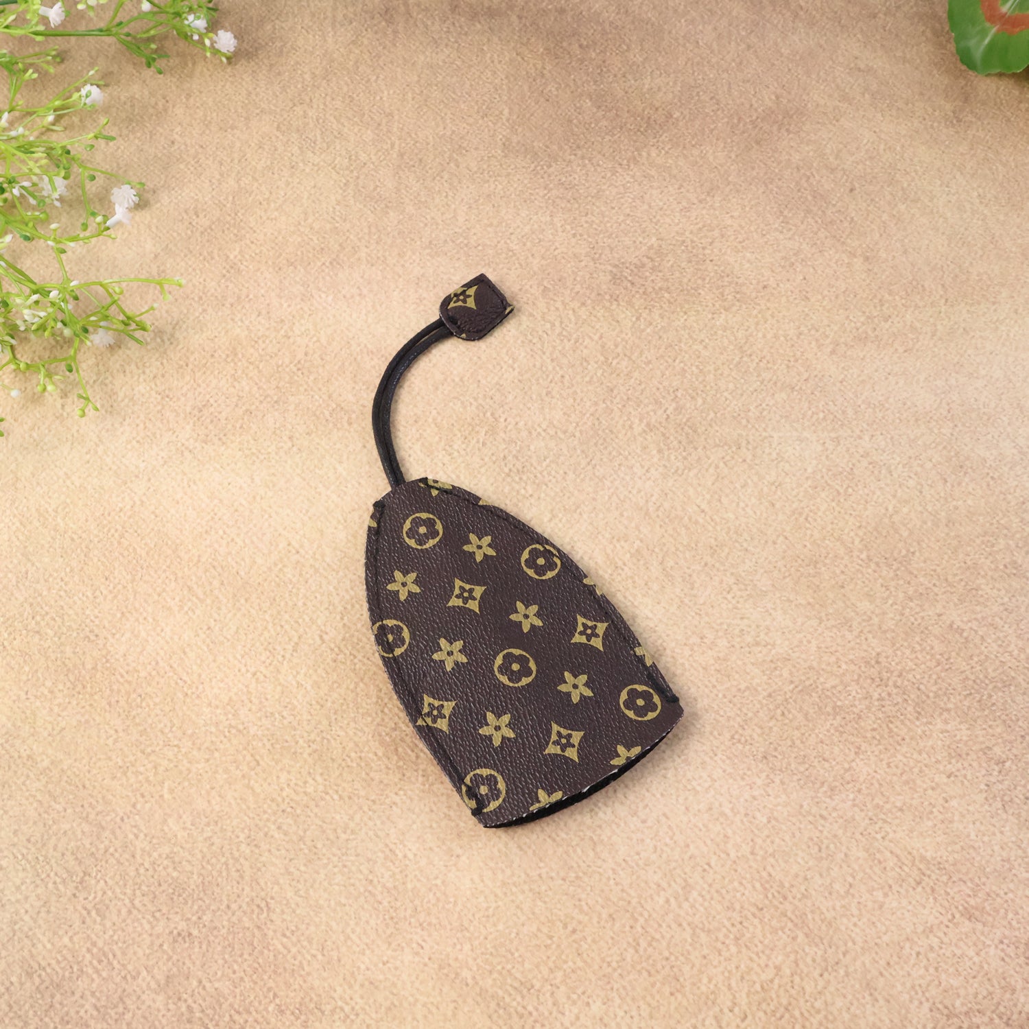 Wukusy premium designer-style keyholder key case with multiple compartments for organizing keys and small essentials.