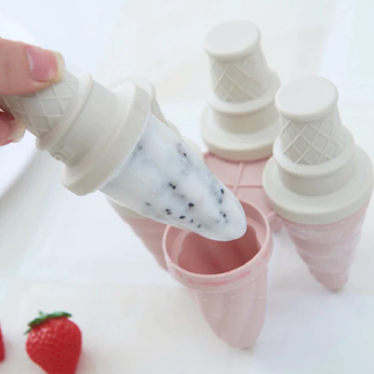 Wukusy 6304 6-piece ice cream mold for making homemade ice creams, ideal for restaurants, parlors, and home use.