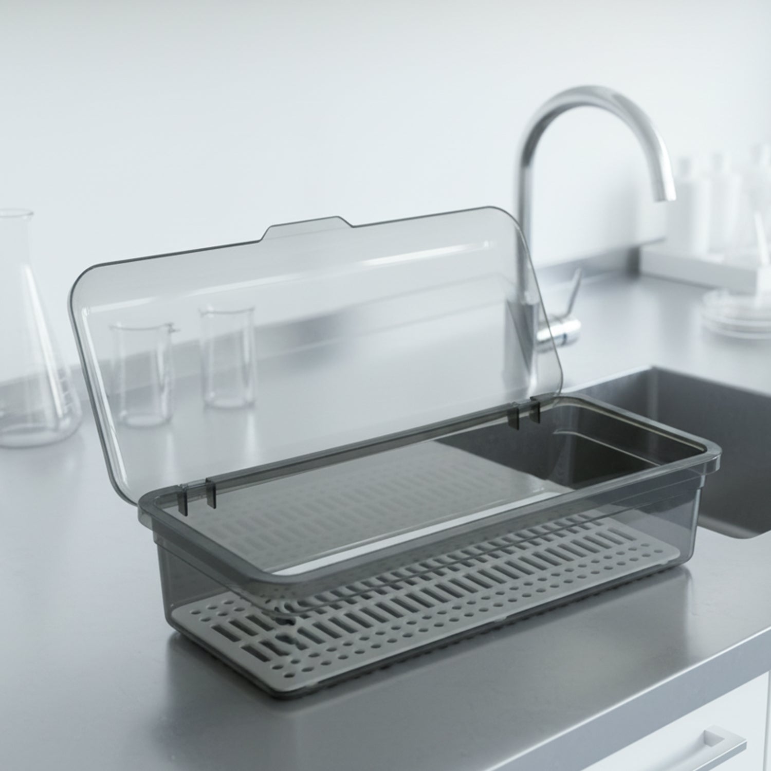 Wukusy multipurpose kitchen sink organizer tray, 27x12 cm, with compartments for utensils and sponges, placed in a kitchen sink.