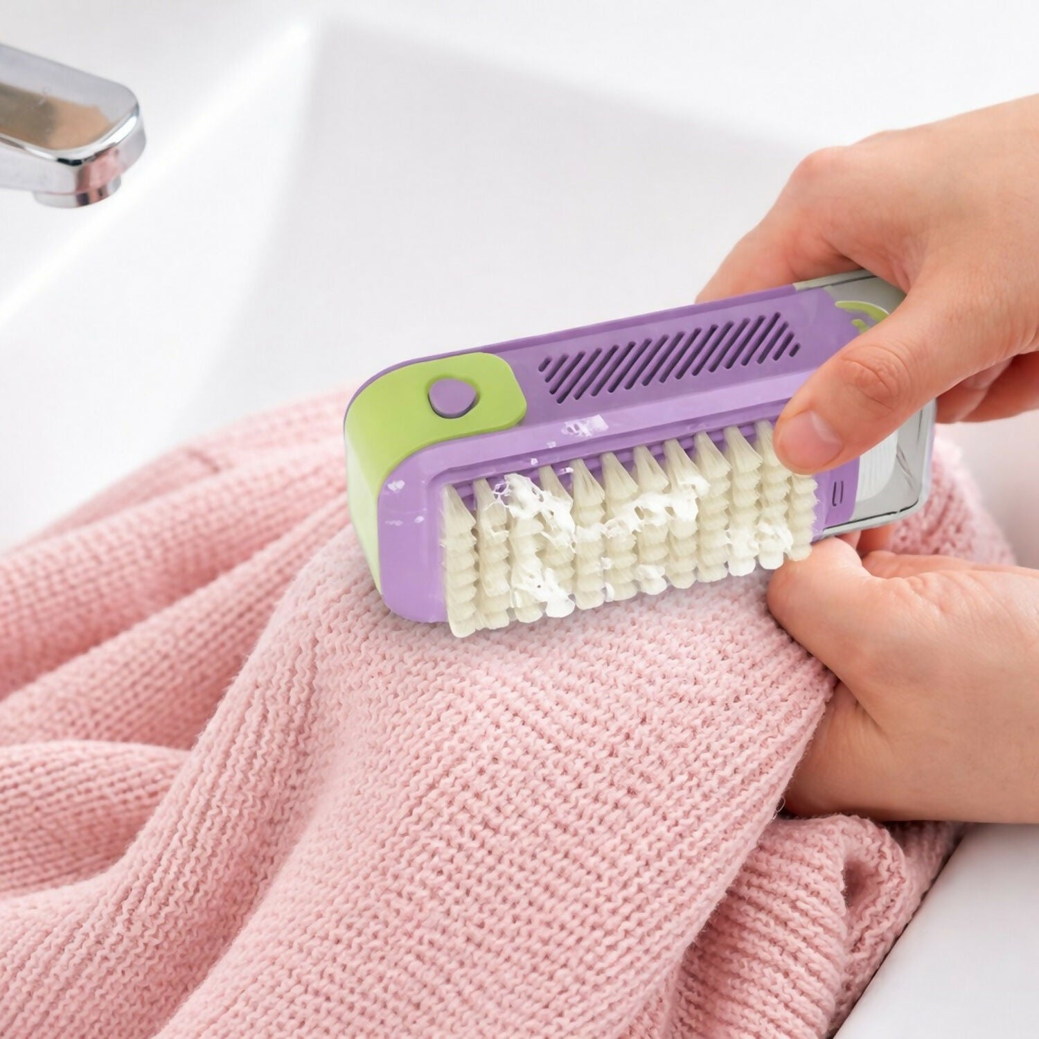Wukusy liquid dispensing cleaning brush with built-in soap dispenser, colorful handle for home dishwashing or cleaning tasks