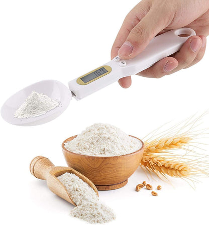 Digital electronic spice spoon measuring 500g from FIZZI SHOP, showing the digital display and stainless steel design.